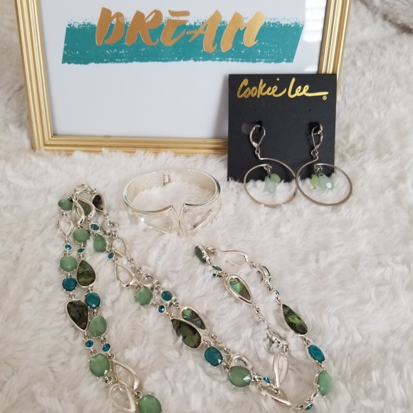 Three piece silver and green jewelry set - Picture 1 of 7